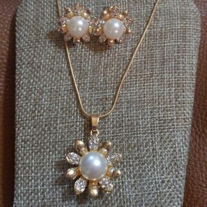 Necklace earrings set